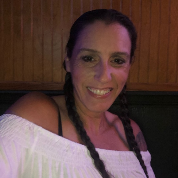 Meet your Posher, Crystal - Picture 2 of 5